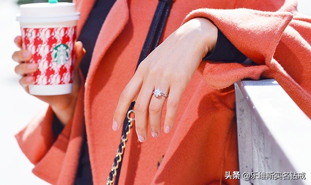 为什么戴戒指手指会有戒指印,戒指戴哪个手指头分别有什么含义