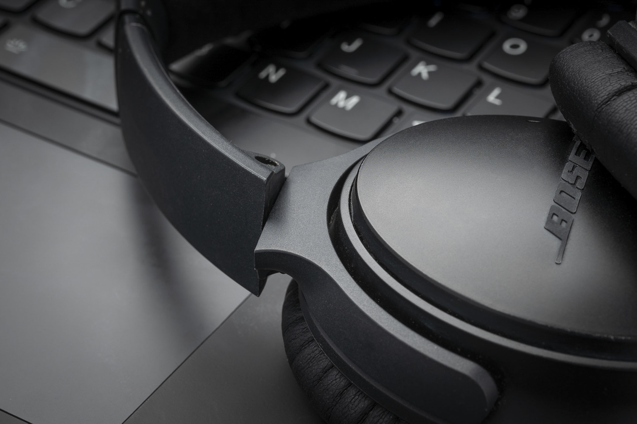 bose降噪耳机qc35二代和q45区别,头戴式耳机降噪能听歌吗