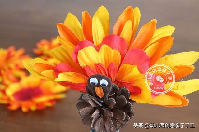 松果手工火鸡教程,感恩节小火鸡手工