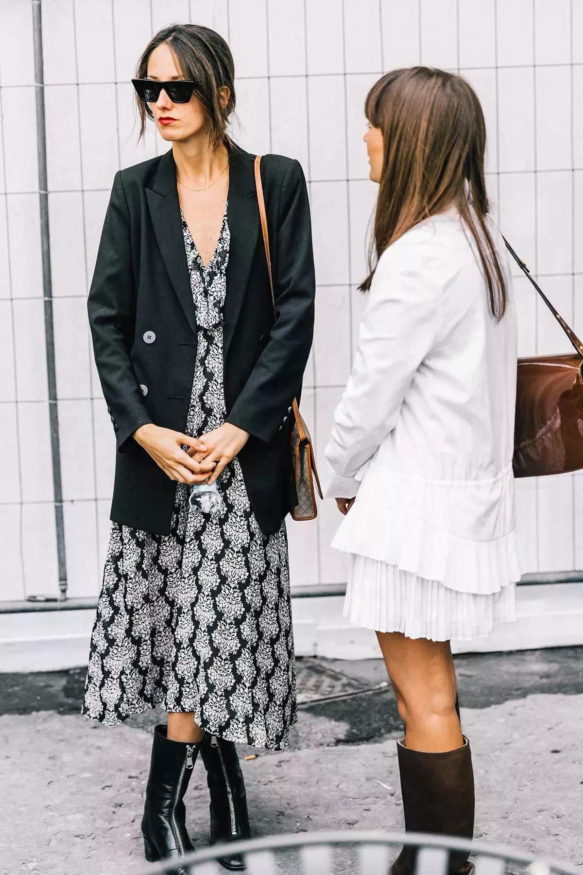 西装裙子怎么穿才好看,西装裙子开春率先走红的时髦搭配