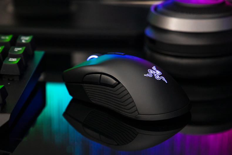 雷蛇曼巴眼镜蛇无线版怎么拆,雷蛇曼巴蛇无线改有线