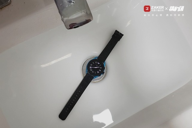 阿玛尼大直径三表盘手表,阿玛尼兔年特定款手表