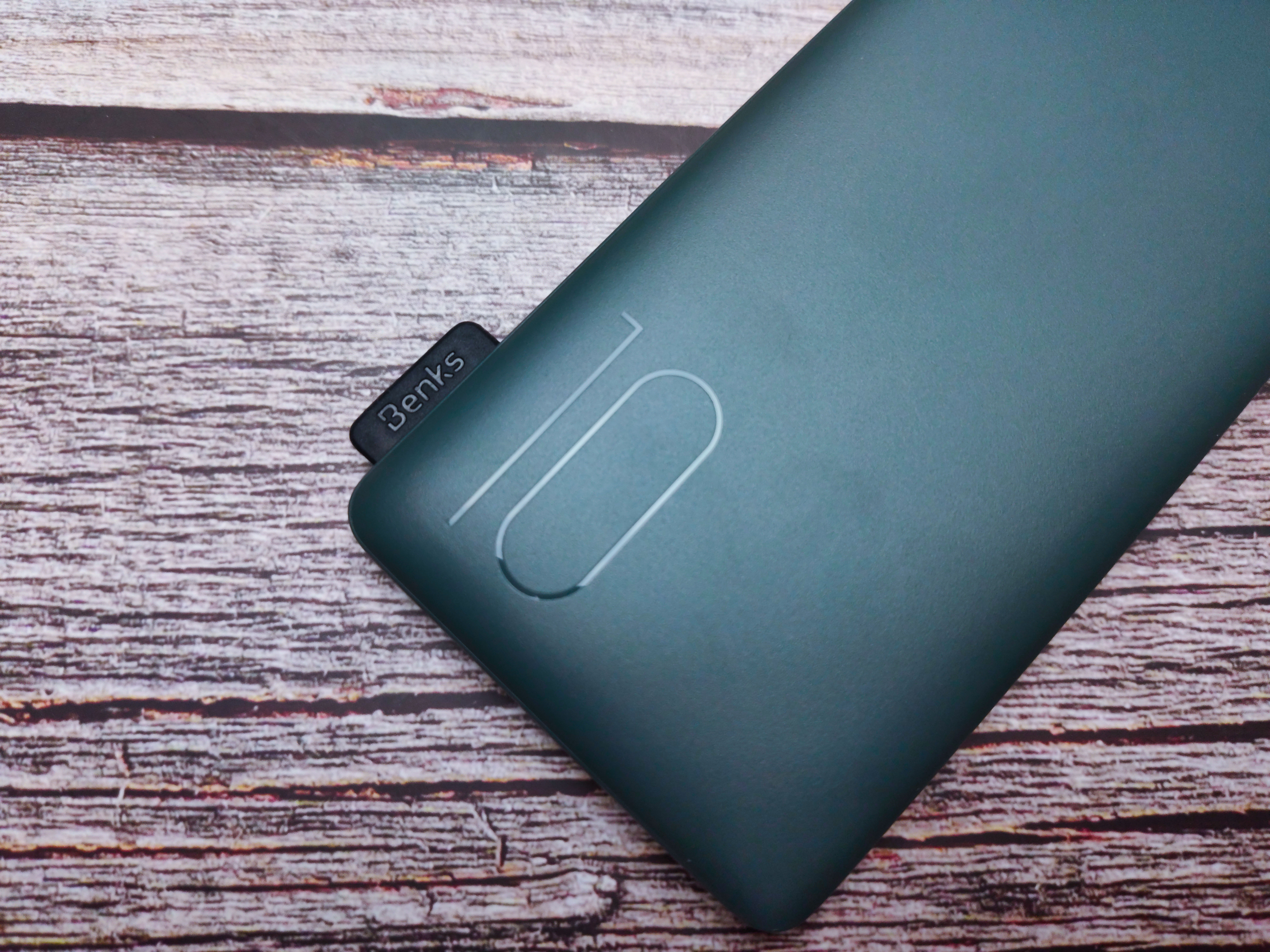 轻巧携带充电宝,邦克仕和蓝猩磁吸充电宝对比