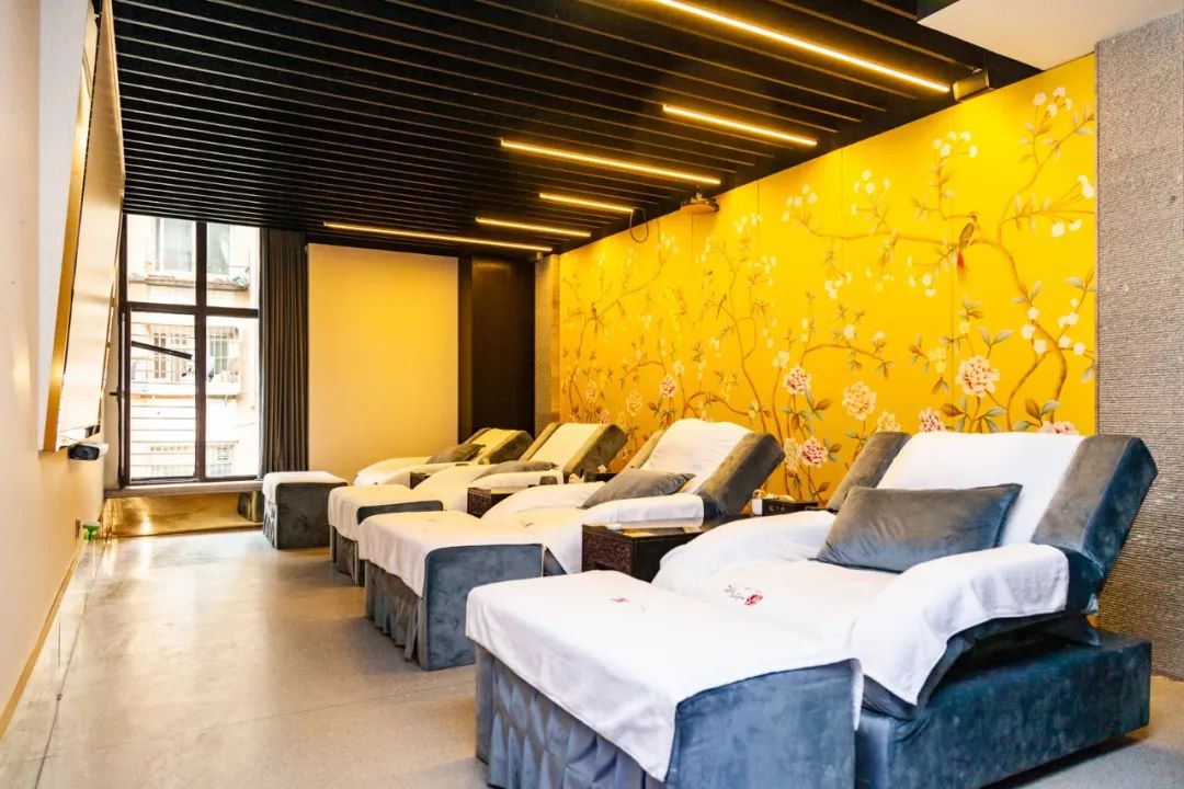 大连这家店做足疗还能看电影，是时候来一次全身心的放松了