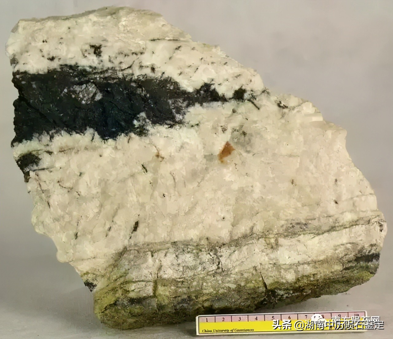 月球陨石与地球矿石的区别,月球陨石和矿石有什么区别