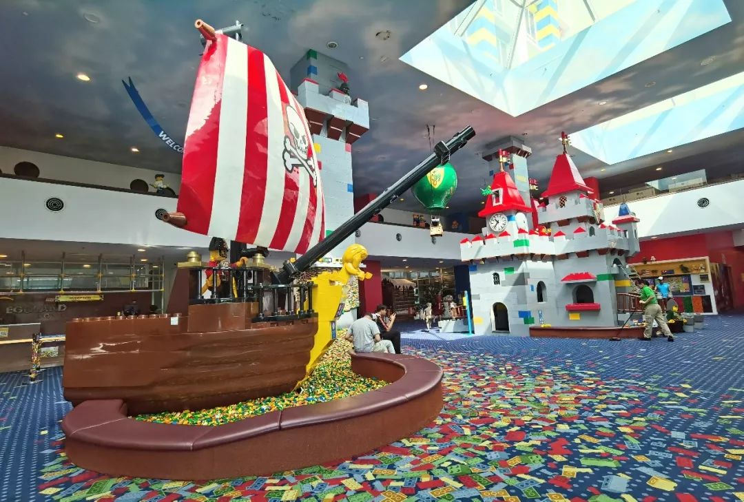 整个房间全拼上乐高是什么感受,现实中的乐高世界