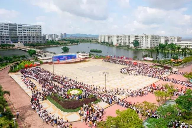 全国各大高校快闪视频,深大首次惊现百人快闪