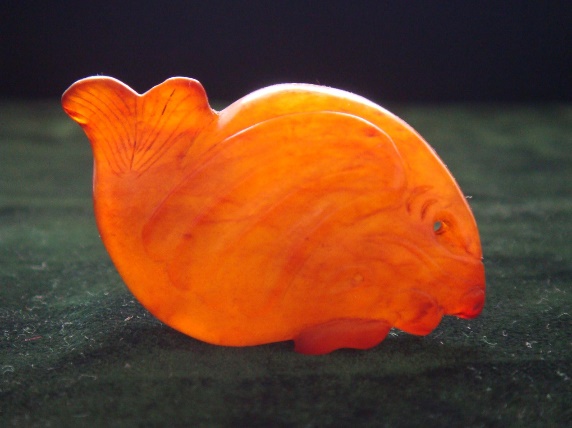 鸡血石与田黄石的结合,硬田黄石与田黄石