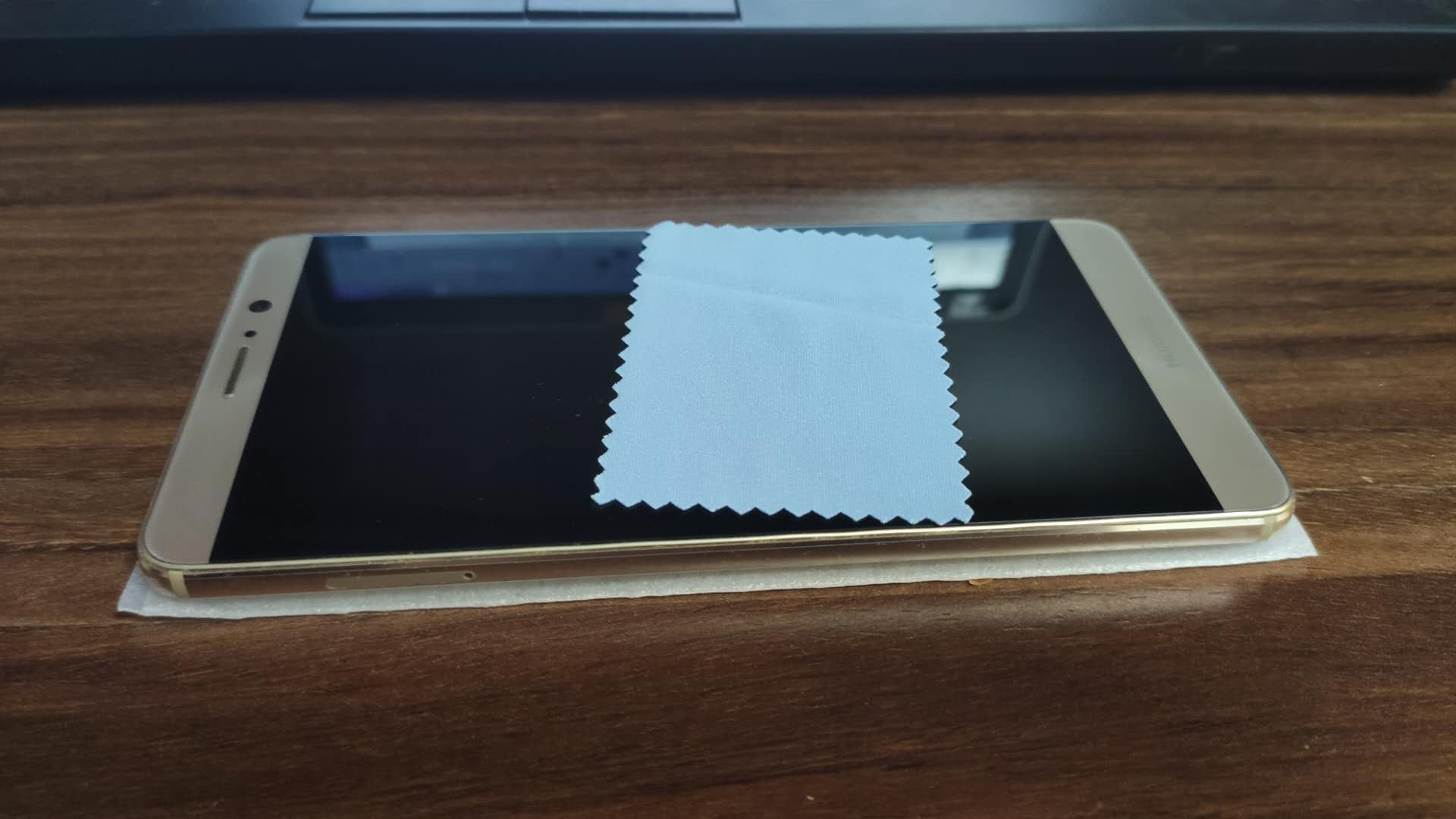 手机贴膜怎么贴教程,手机贴膜教程手把手教你贴膜