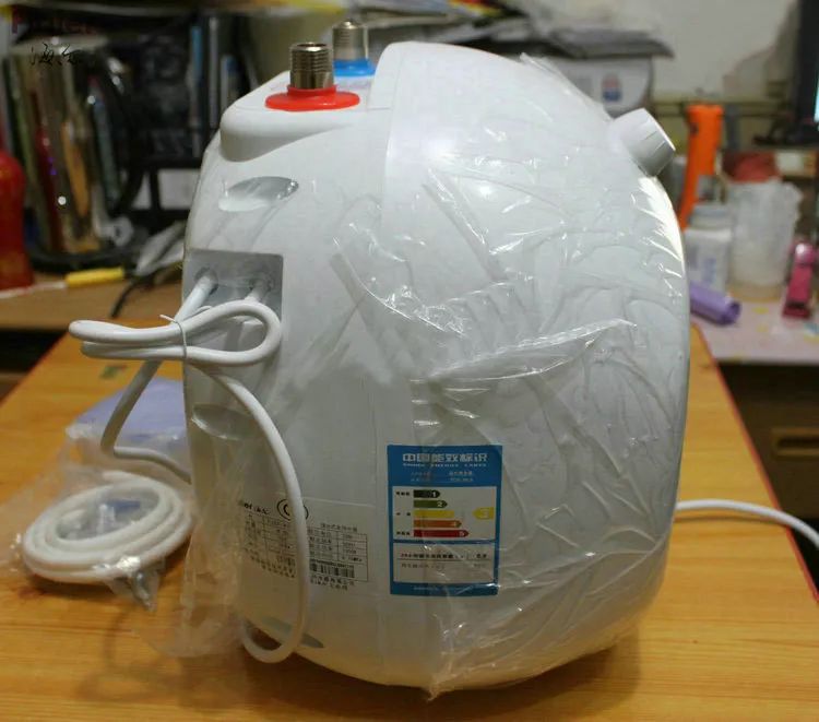 小厨宝该选择储水式还是即热式？别让电费悄悄溜走！