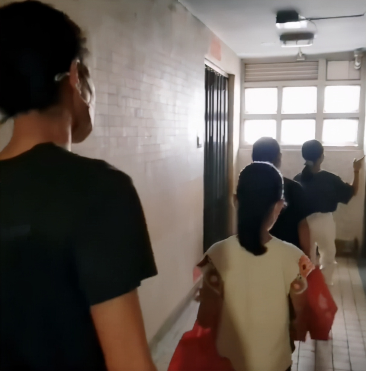 黎姿为双胞胎女儿庆祝一周岁生日,黎姿49岁生日庆生照