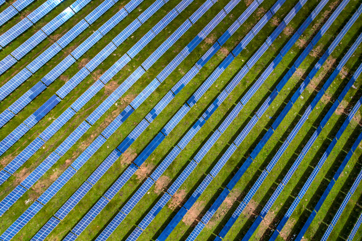 厉害了我的国！*藏西**昌都草原上发现一望无际的牧光互补太阳能基地