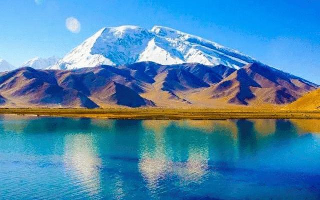 来*疆新**吧！这里的星空能满足你对浪漫的所有幻想……