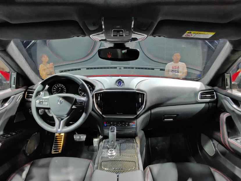 玛莎拉蒂总裁和奔驰s450怎么选,玛莎拉蒂和奔驰s是一个级别吗