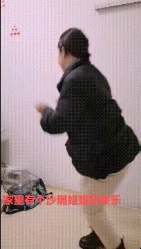 搞笑gif段子不由自主的咽了下口水,搞笑gif吃饭要优雅我真的做到了