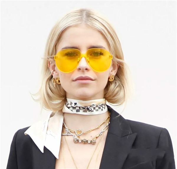 简单又时髦的丝巾系法你学到了吗,十八种丝巾系法教您变美丽