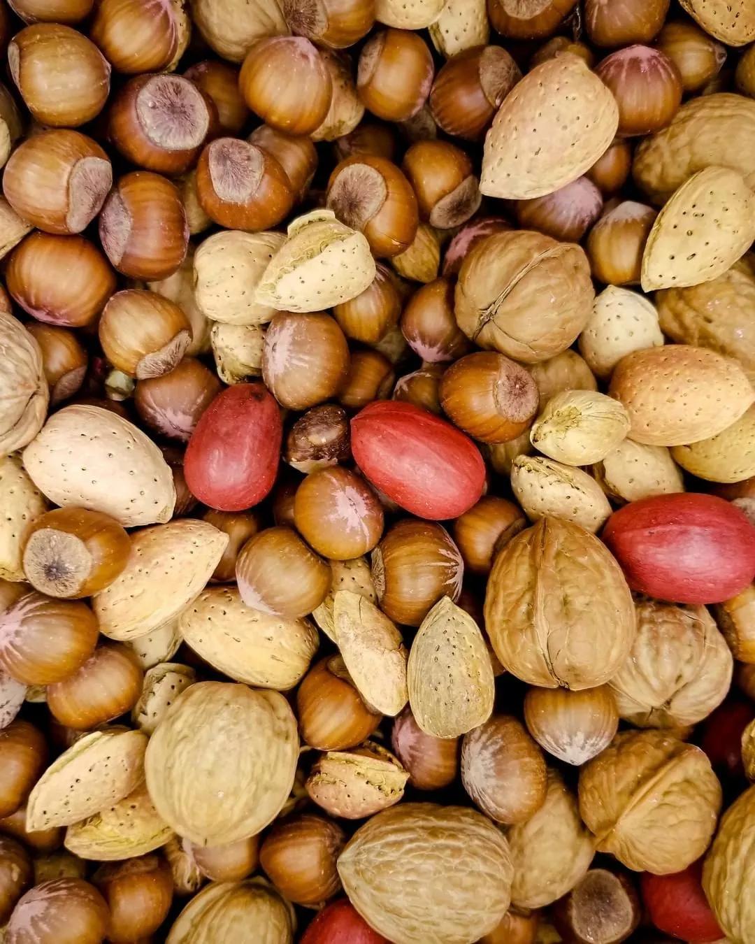 花生、瓜子、腰果、巴旦木……坚果那么多，谁最昂贵？谁最危险？