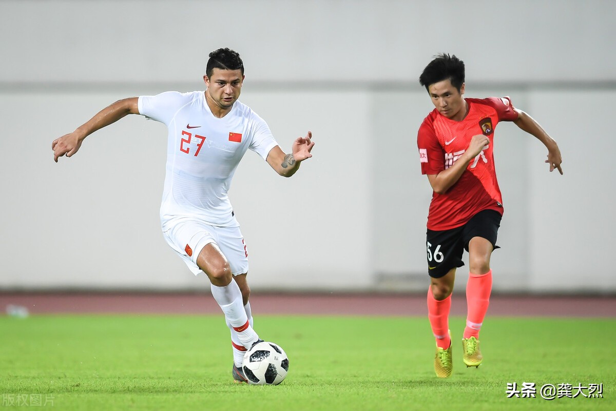 3-2，国足读秒绝杀越南队，为国庆节献礼，国足的血性和韧劲回来了