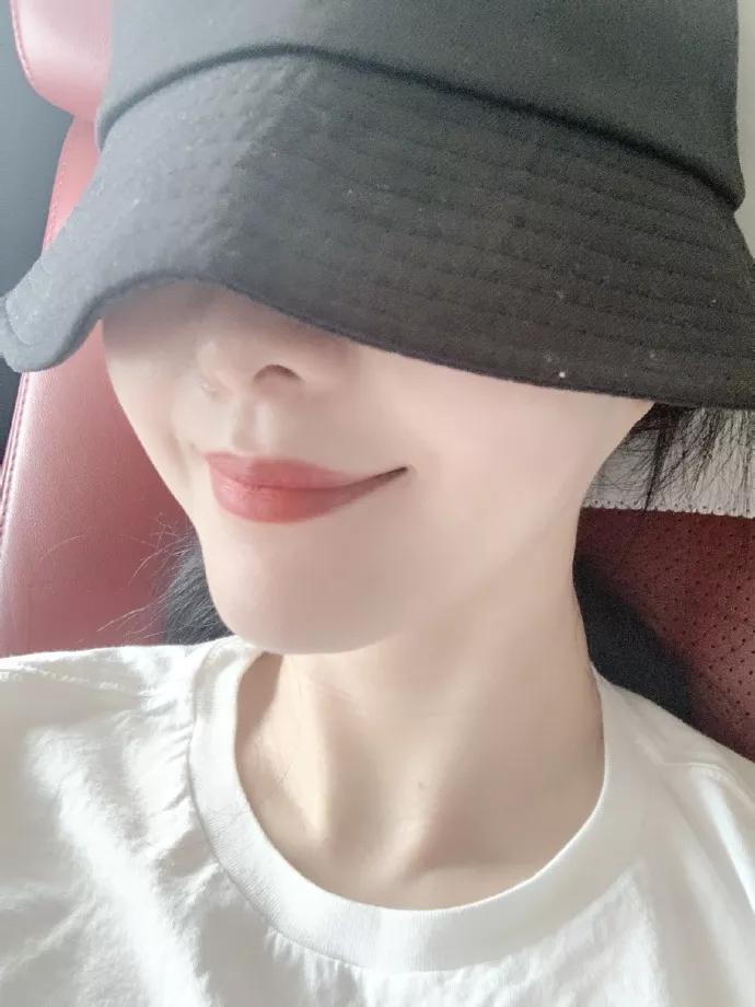 范冰冰生日晒自拍，特意秀出手上巨型钻戒，暗指感情有新进展？