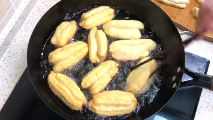 如何做油条好吃又简单不用电,想吃油条自己在家做不用一滴水