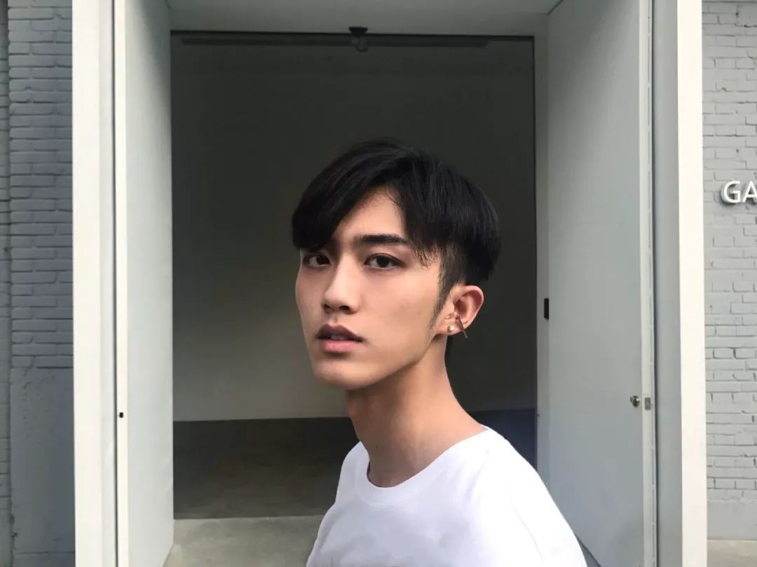 男生们最好看的几款发型,全网最适合男生的十款发型