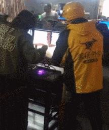 贵州美团小哥帮送酒打翻客户要5倍赔偿，我国易碎运输行业的辛酸