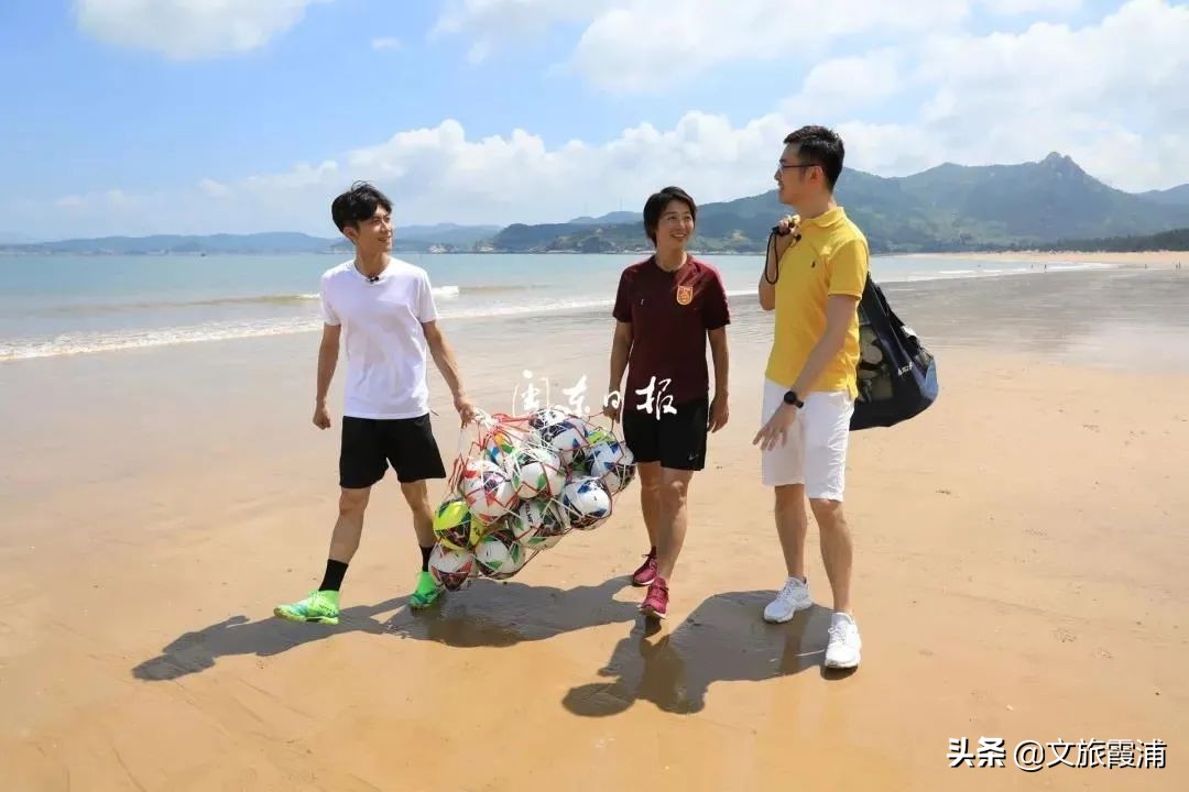 @张一山，霞浦大京沙滩展开一场精彩的足球比赛