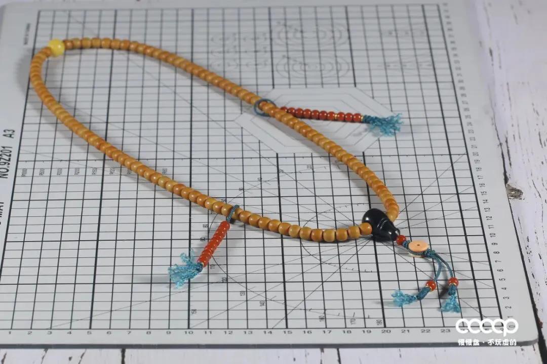 长串配饰如何搭配好看,多个手串如何搭配配饰好看