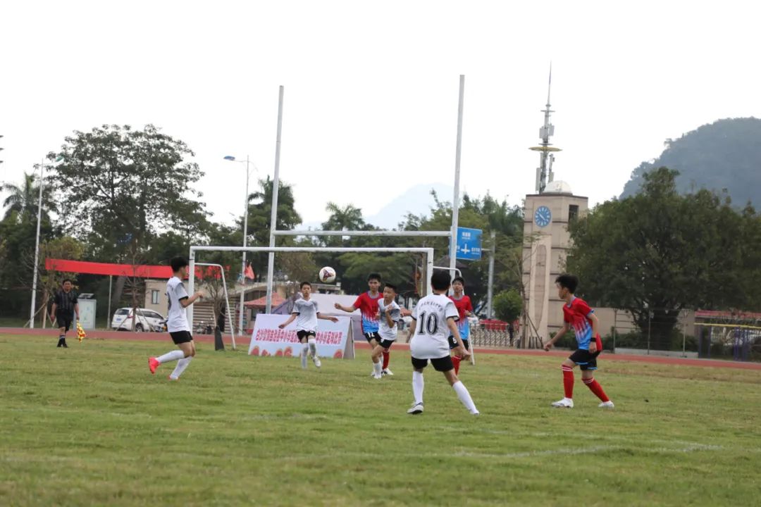 “踢”出风采！白沙第三届中小学“校园足球”赛开幕