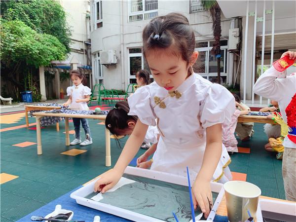 笔墨纸砚润童心，书香画韵趣国庆节：合肥市宿州路幼儿园迎国庆节活动