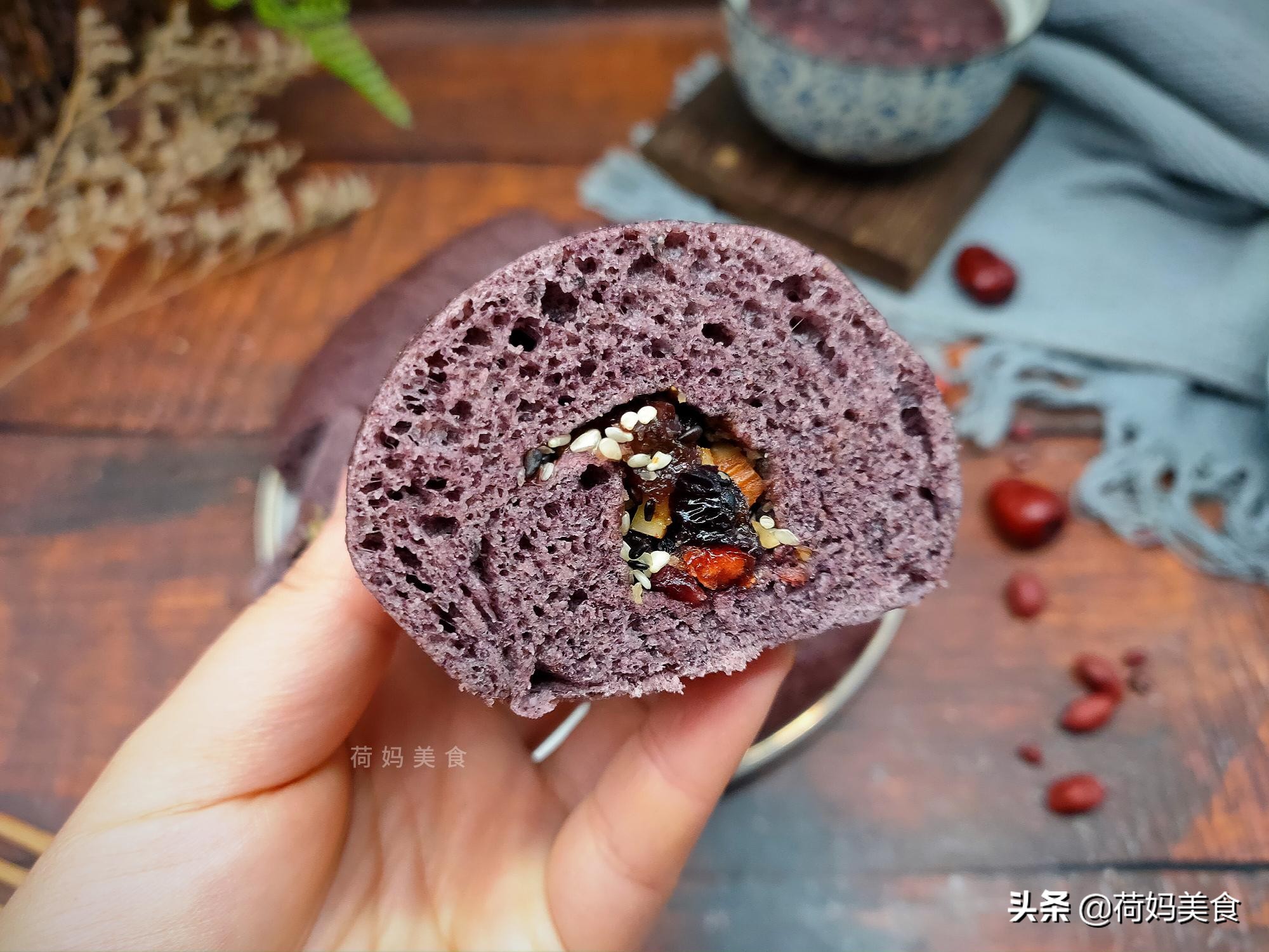 闺女不爱吃馒头,用黑米和糯米粉做面包