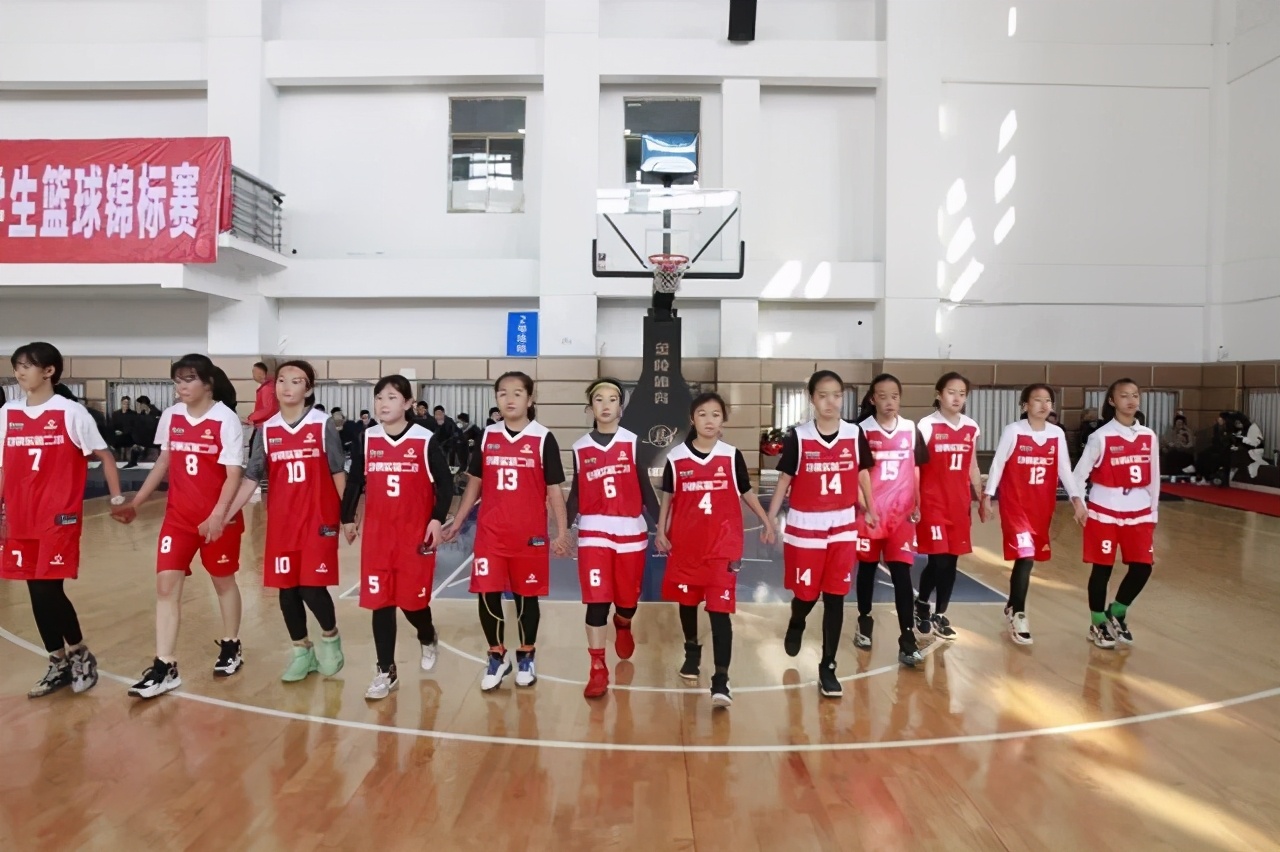 包钢实验二小“小巨人”篮球队再传捷报，再续辉煌