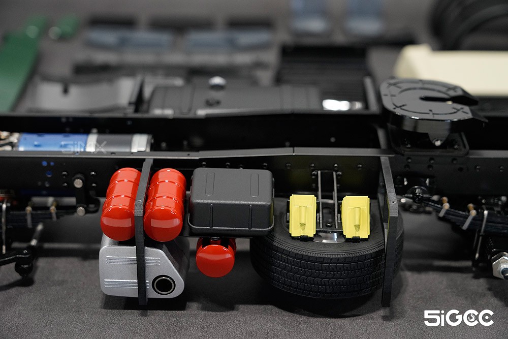 组装f2000拖头,组装f2000卡车模型