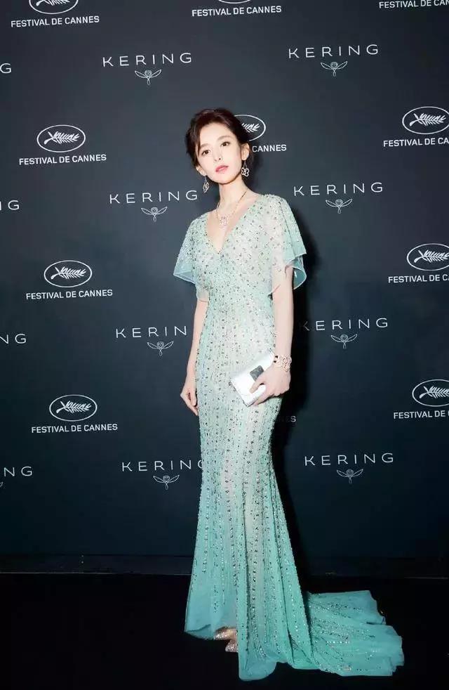 春季黄黑皮糖果色穿搭,冬季糖果色少女感穿搭