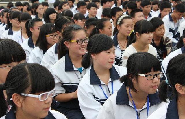 中考走定向好还是走统招线好,中考定向招生和统招有什么区别