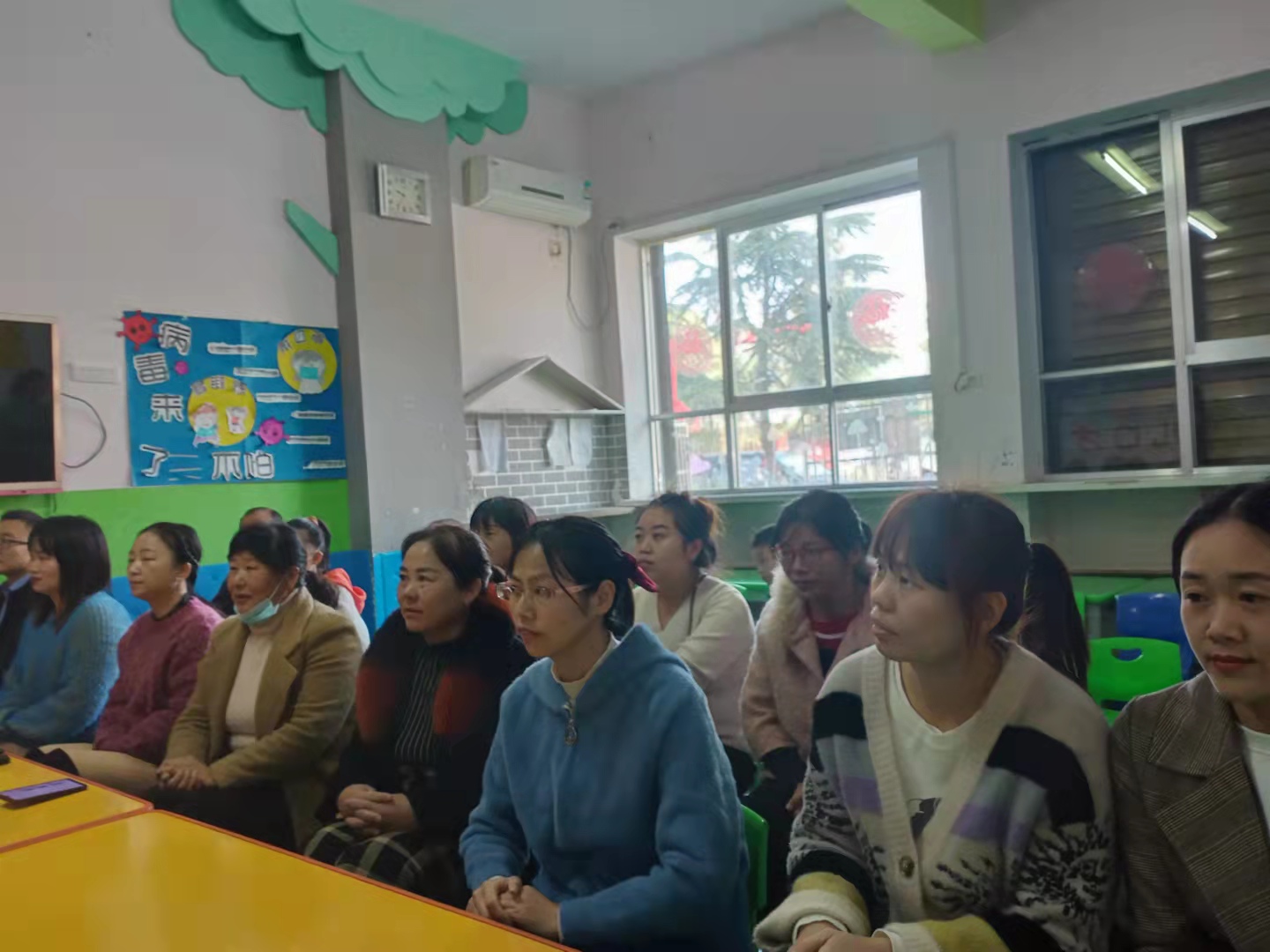 光山县阳光艺术文化综合体家庭教育报告会主持词