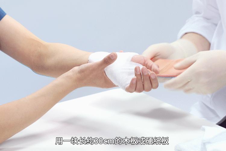 摔伤了扭到了手腕有什么好办法,手腕摔伤消肿最快方法