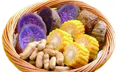 孩子踢球前吃点什么比较好,6岁宝宝练足球应该先练什么