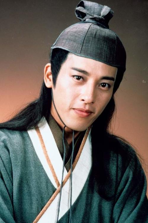 笑傲江湖96老版,96版笑傲江湖令狐冲发现山洞