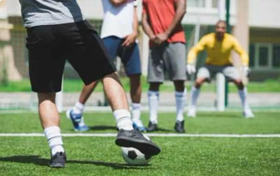 怎样练好足球守门员,怎样练好足球