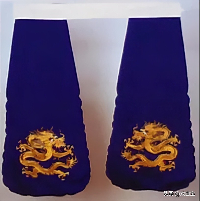 不愧为国粹，京剧服饰可真是太讲究了