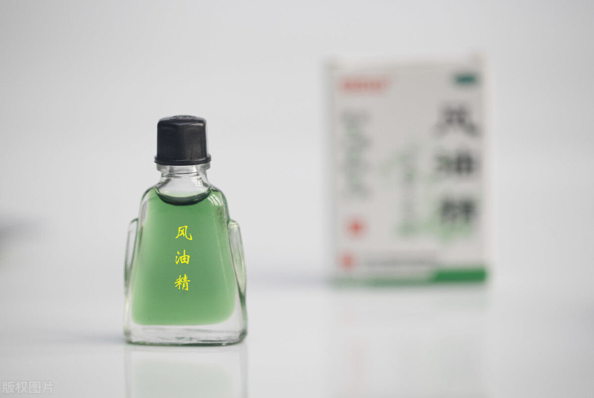 小孩吃饭衣服好多油渍怎么清洗,吃饭油渍溅衣服上了怎么快速去除