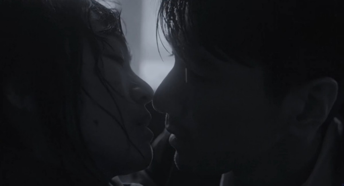 56岁巩俐与37岁赵又廷有吻戏，画面浪漫又唯美，网友：毫无违和感