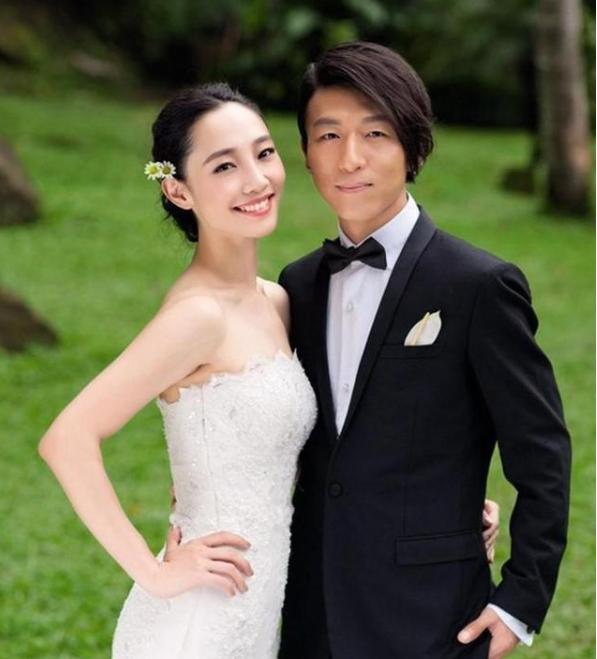 “一指禅”后，白百何频曝新恋情，上演“摸臀杀”的张爱朋去哪了