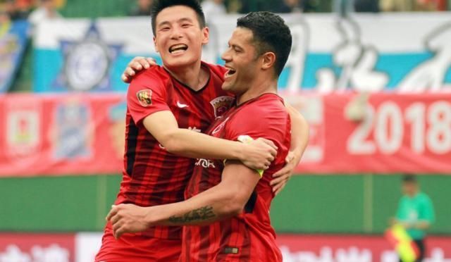 流浪上港？西班牙人刚赚武磊又惦上胡克尔！紧急救援这算盘......