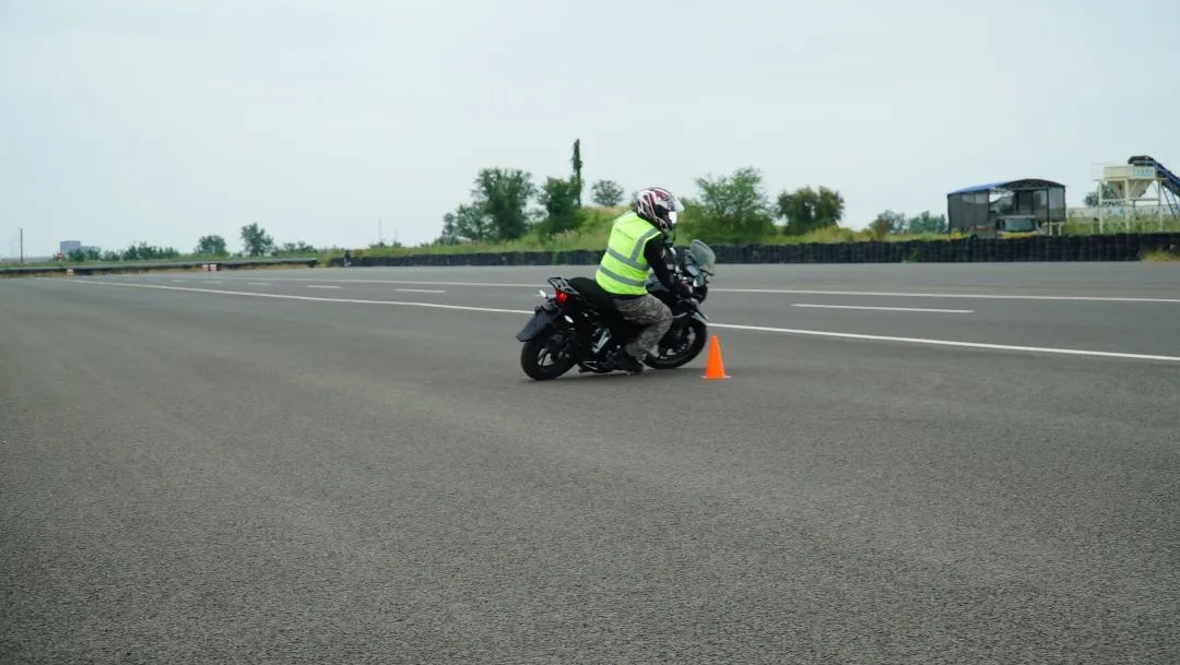 本田新大洲cbf190x摩旅,新大洲本田cbf190r对比豪爵nk150