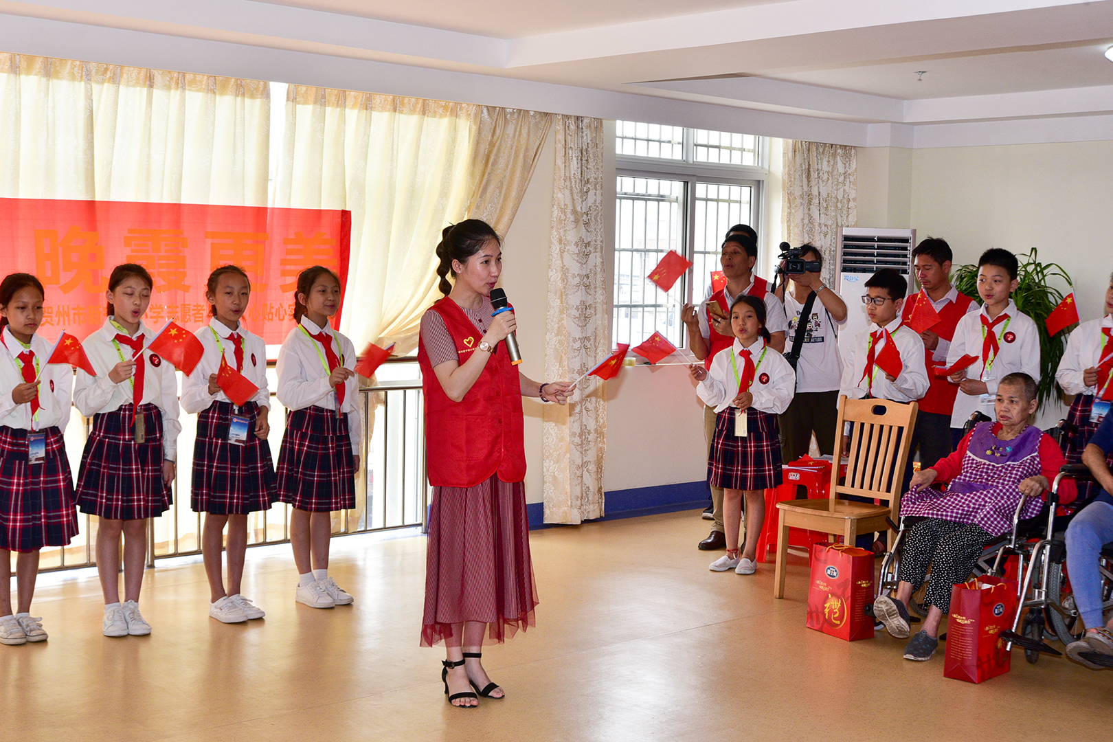 小学敬老孝贤月活动总结,尊老敬老教育活动报道
