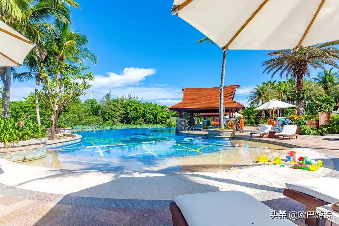 三亚维景度假酒店，占地100000多平米，位于天下第一湾的亚龙湾