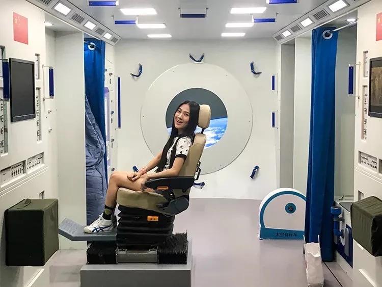 深圳翻身地铁成网红打卡地,深圳网红打卡地点富士康光明小镇