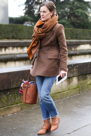 时尚轻奢感明星系列羊羔绒围巾,最潮的围巾的15种戴法超级实用